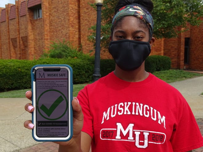 student shows off new Muskie Safe app on her phone