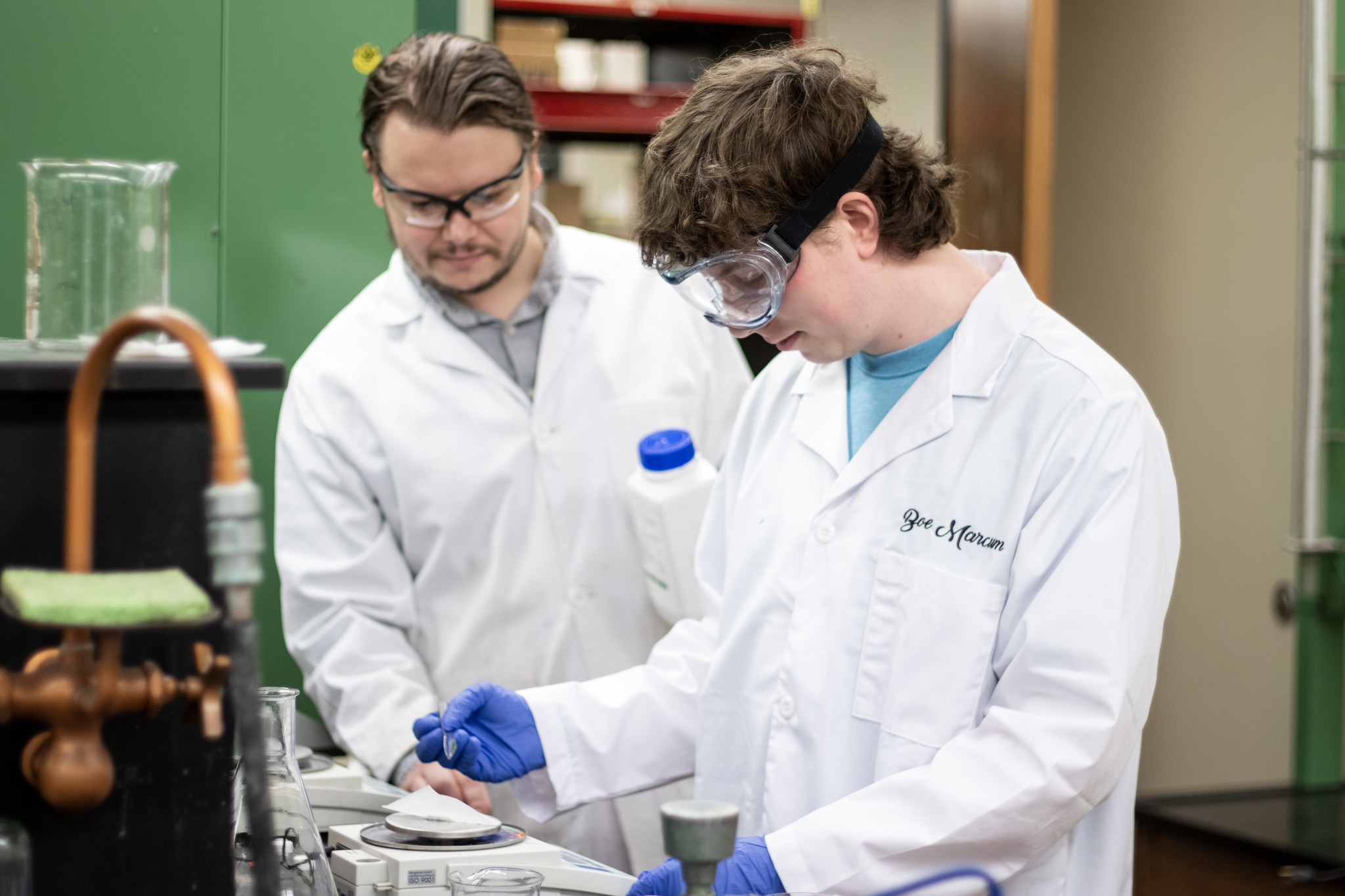 Student and faculty working on a chemistry project