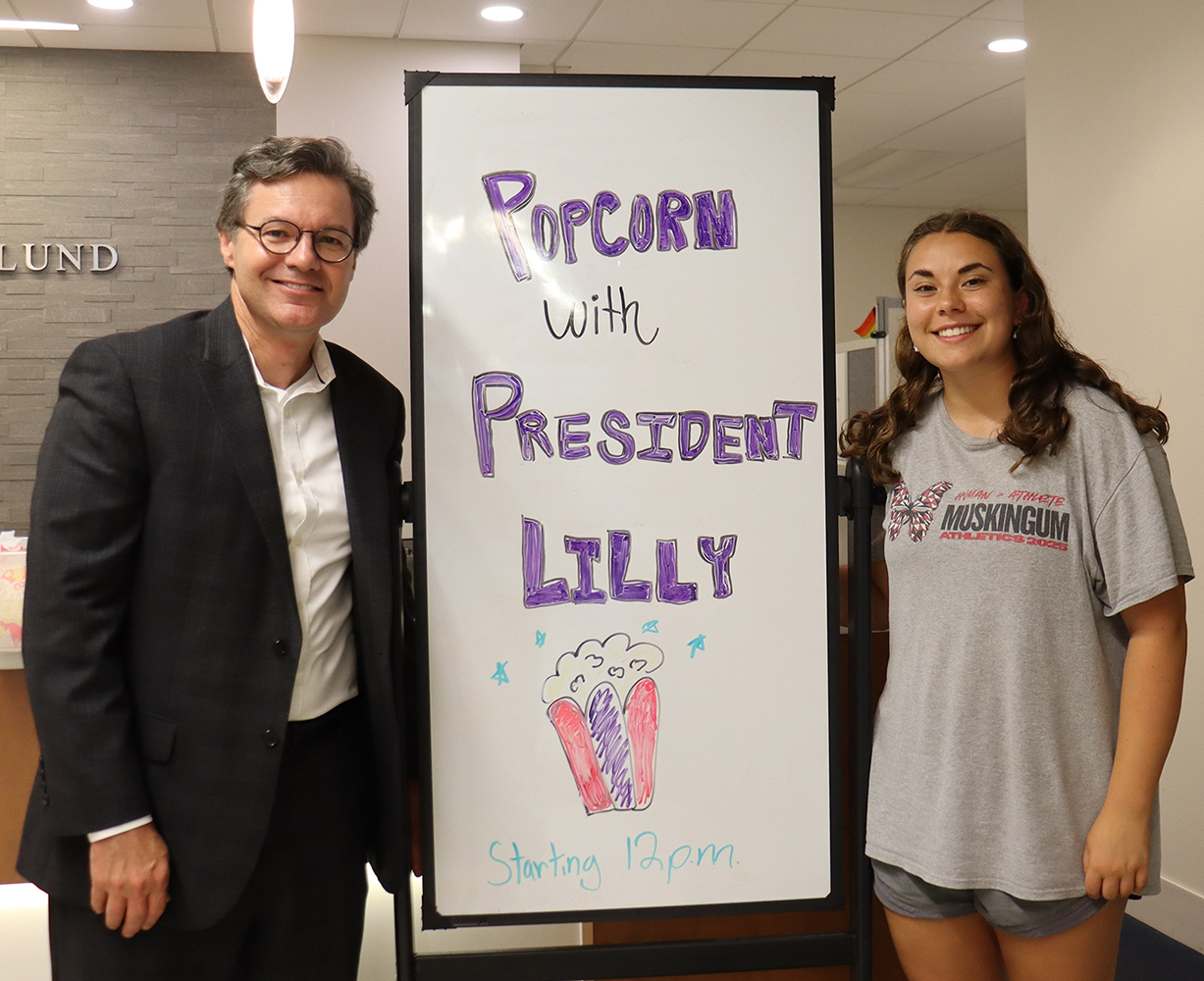 President Lilly having popcorn with the MU community