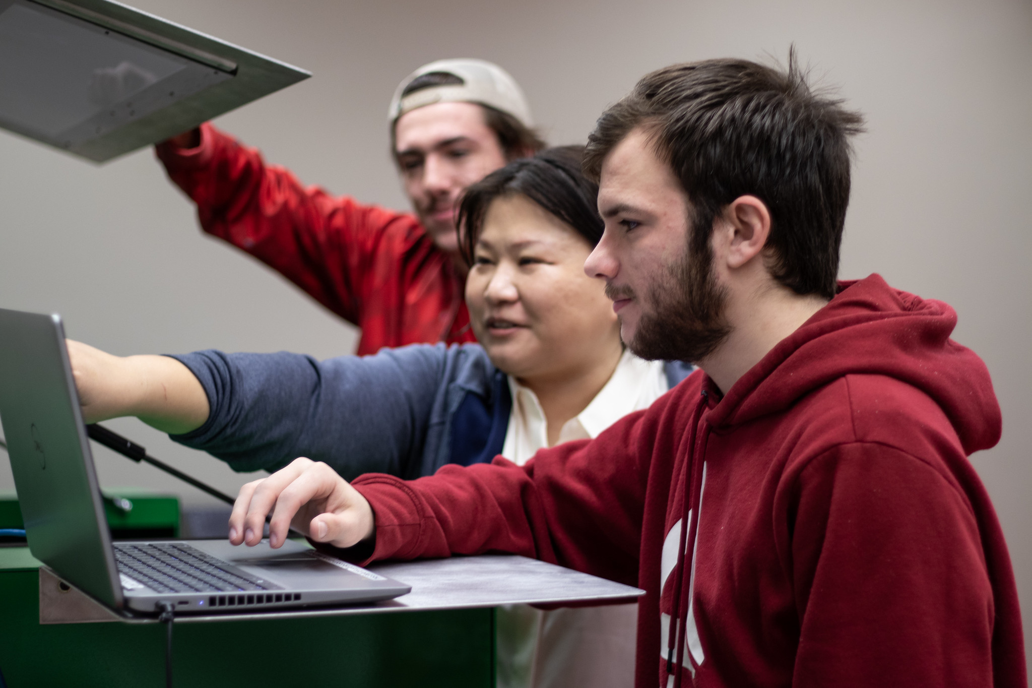 Engineering students working with a faculty member