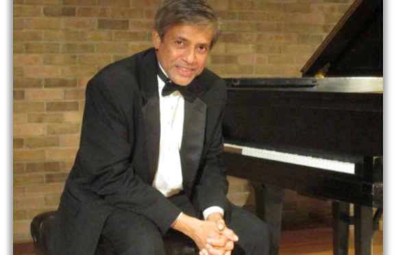 picture of Harsha Abeyaratne at the piano