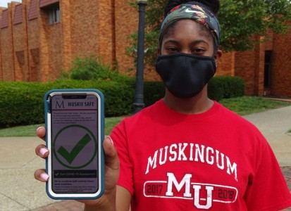 student shows off new Muskie Safe app on her phone