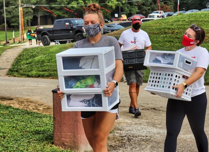 students moving in their stuff